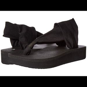 Sanuk platform sandal